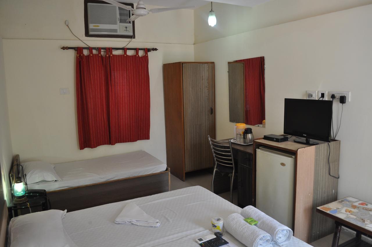 Hotel Kabli Nuova Delhi Esterno foto