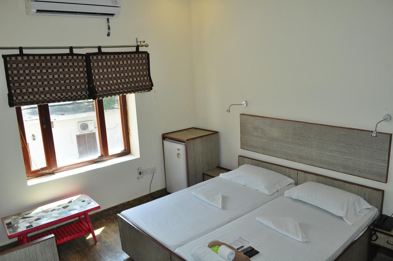 Hotel Kabli Nuova Delhi Esterno foto