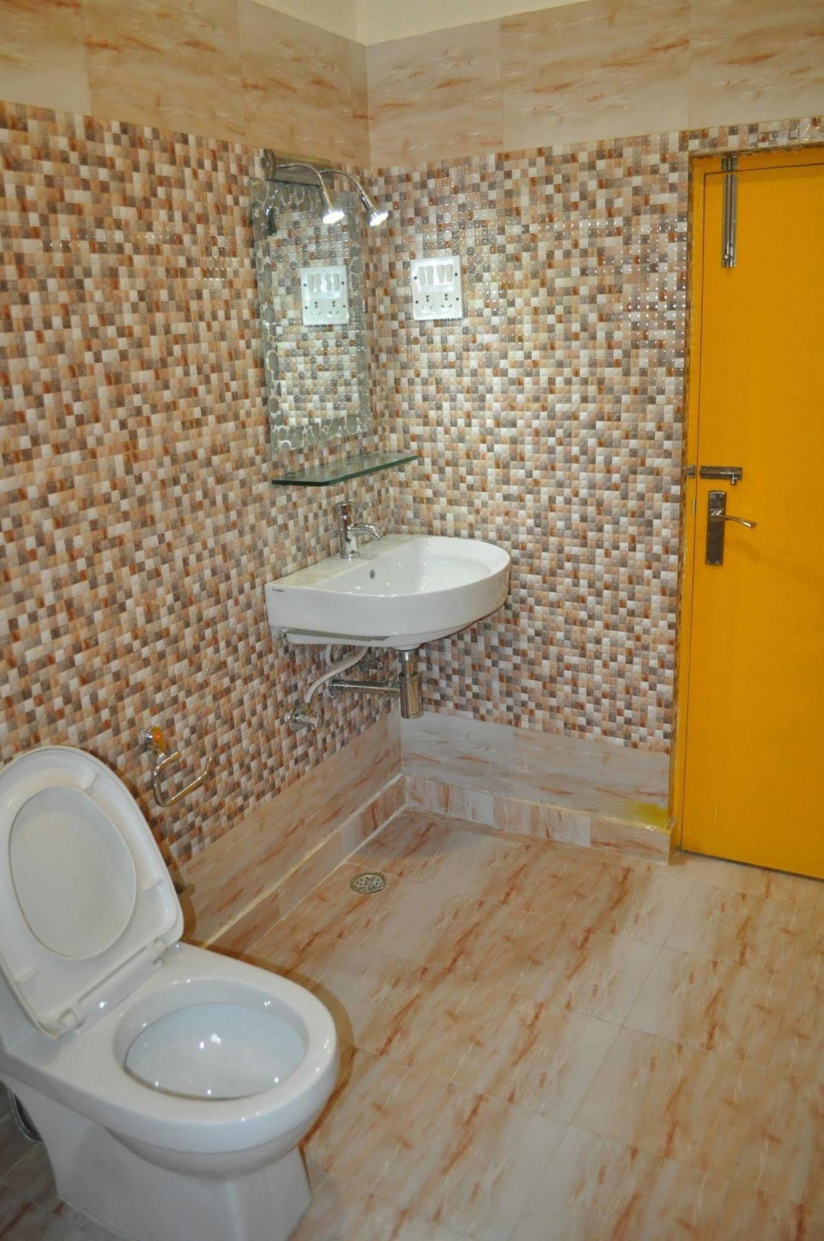 Hotel Kabli Nuova Delhi Esterno foto