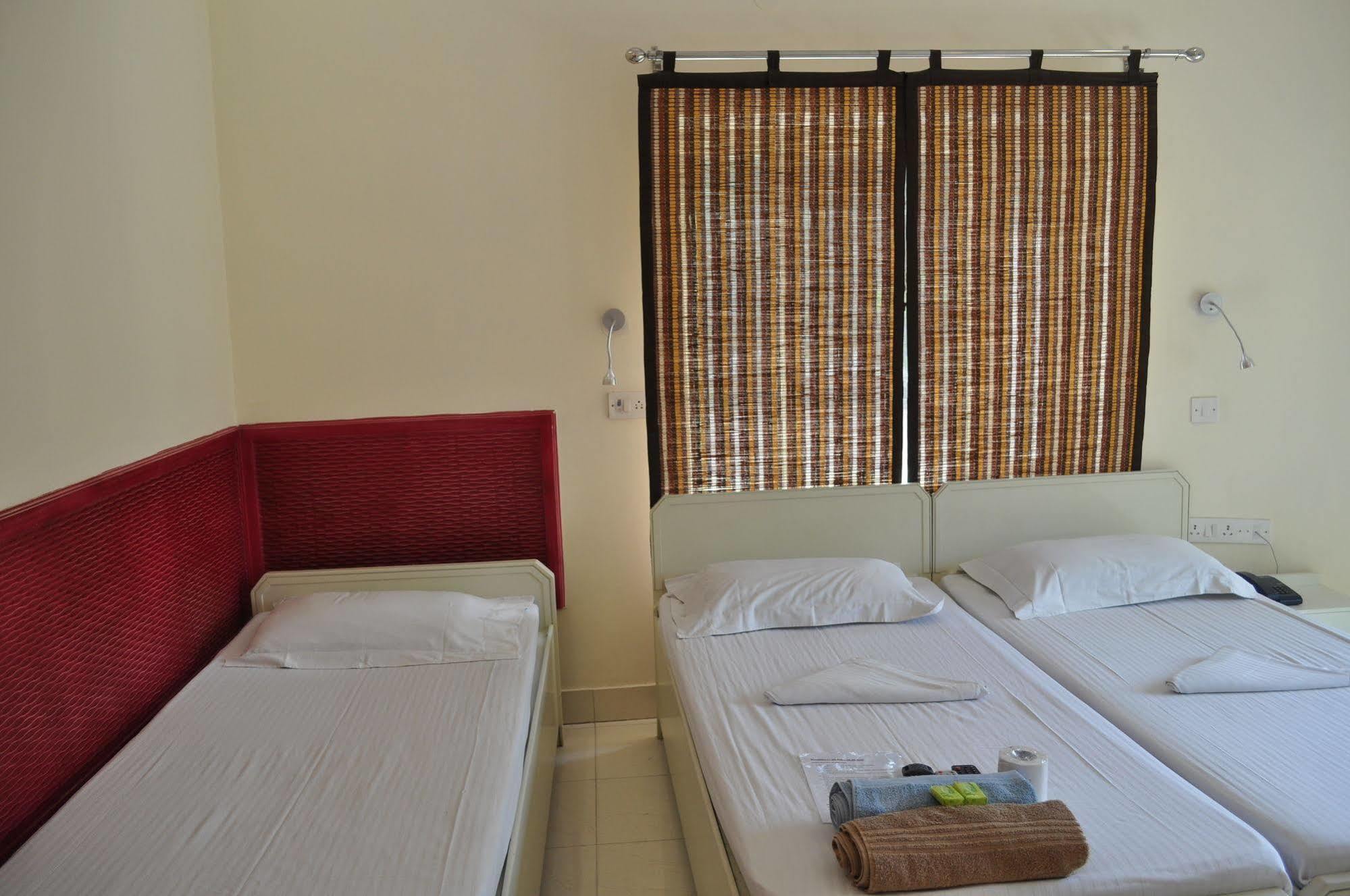 Hotel Kabli Nuova Delhi Esterno foto