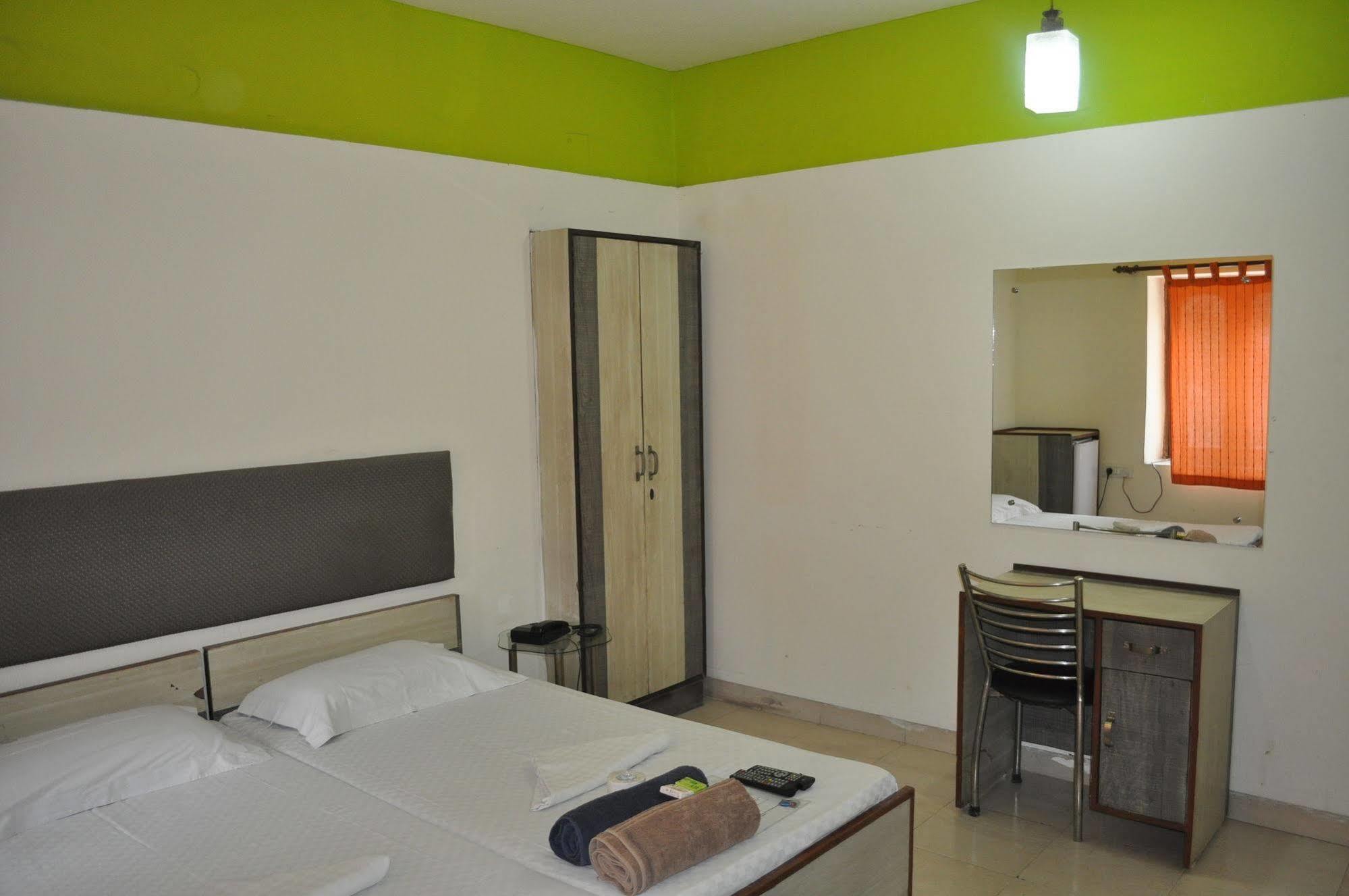 Hotel Kabli Nuova Delhi Esterno foto