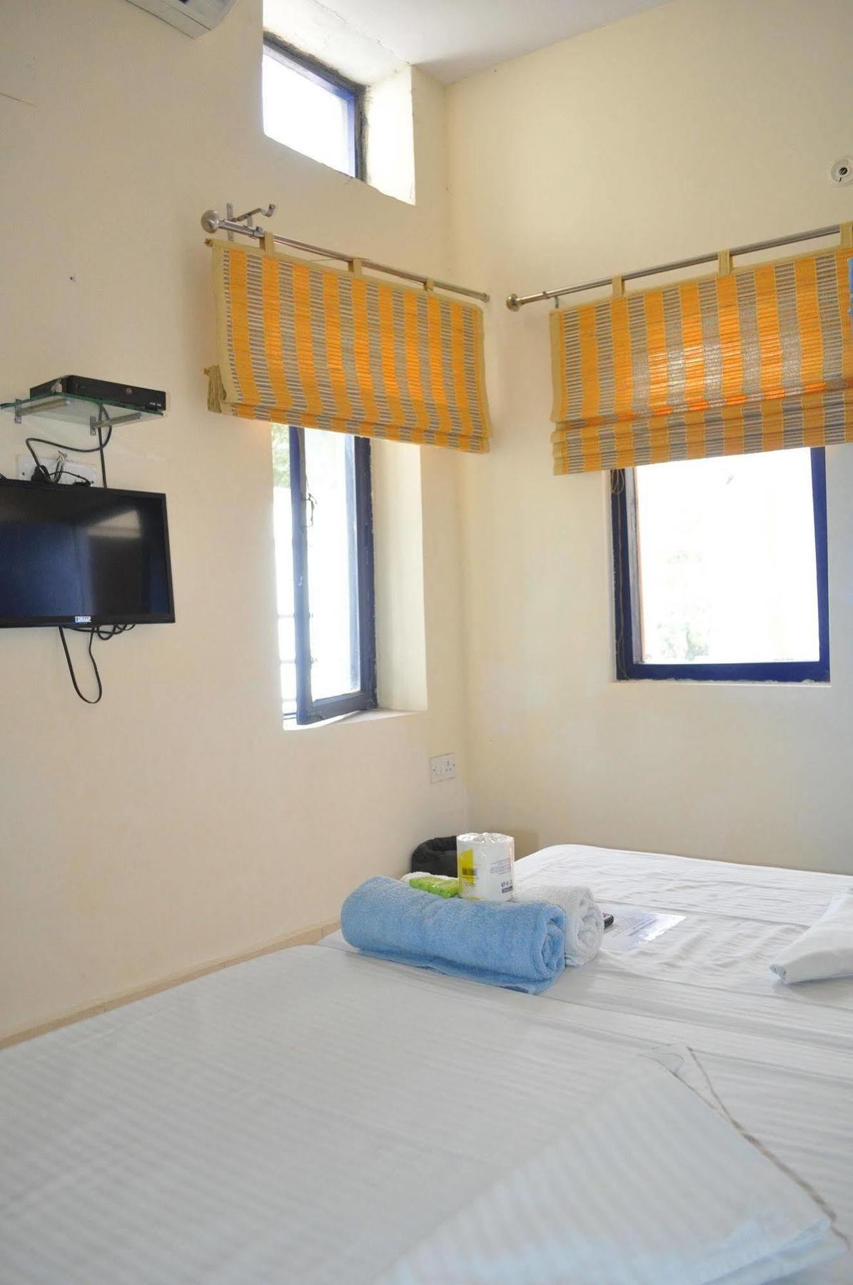 Hotel Kabli Nuova Delhi Esterno foto
